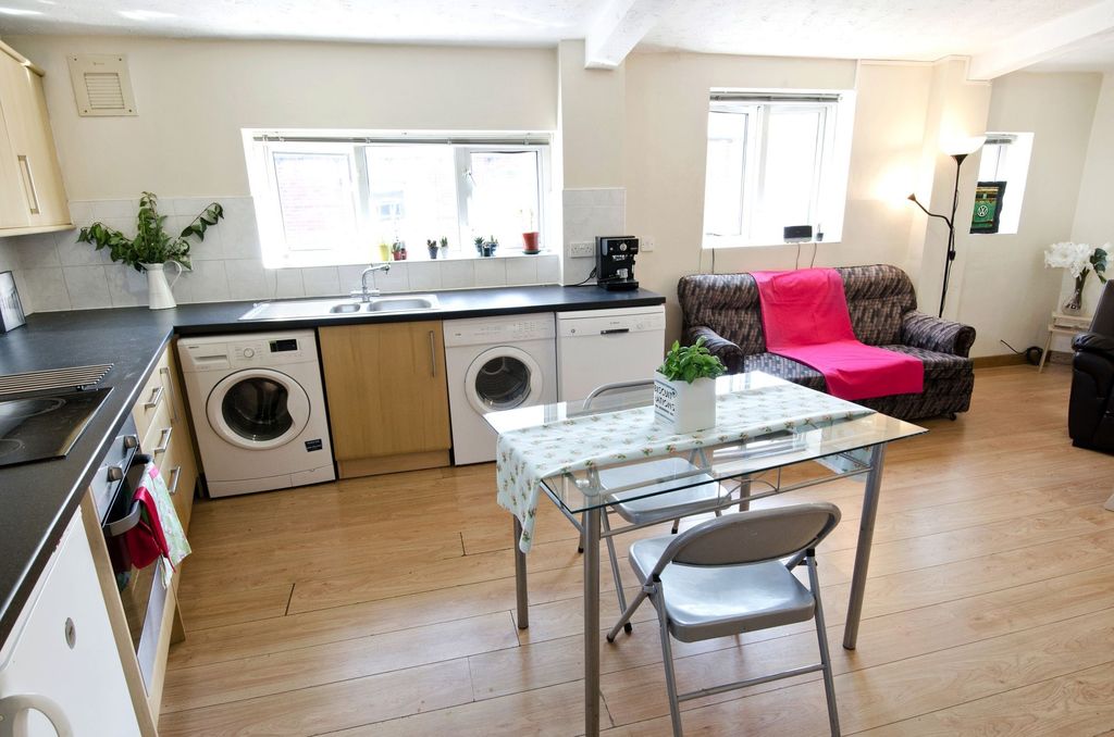 Property photo 3 of 29 Bright Open-Plan Kitchen And Living Area With A Mo...