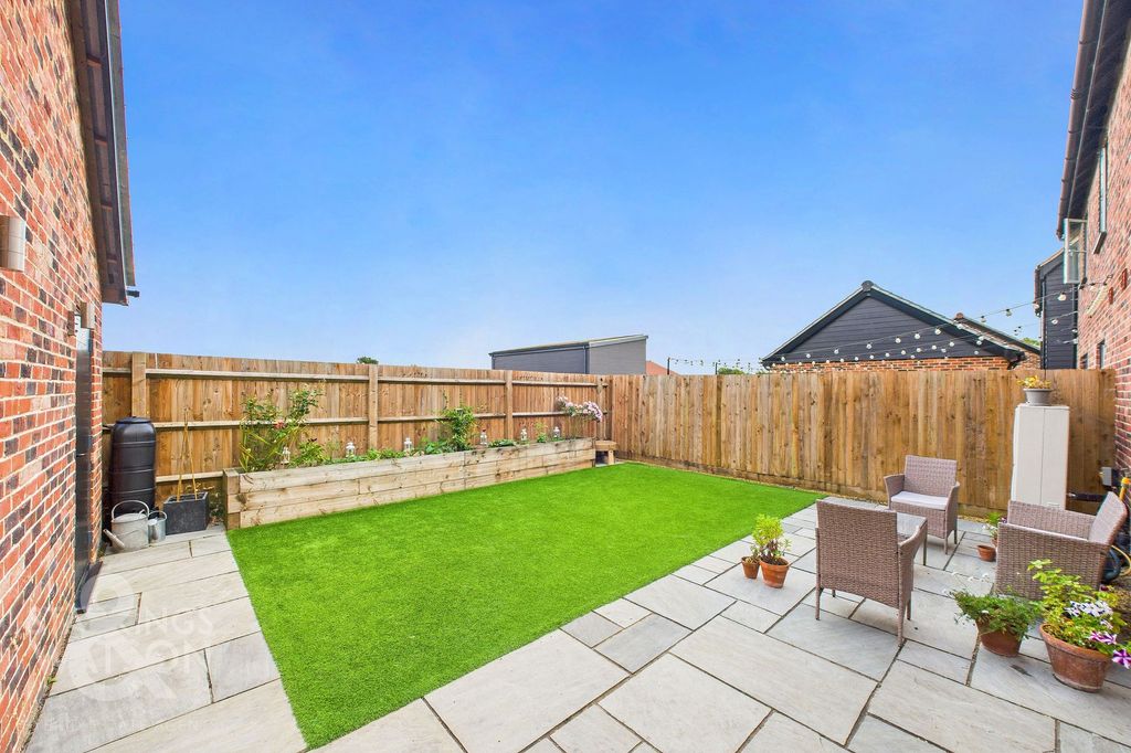 Property photo 3 of 23