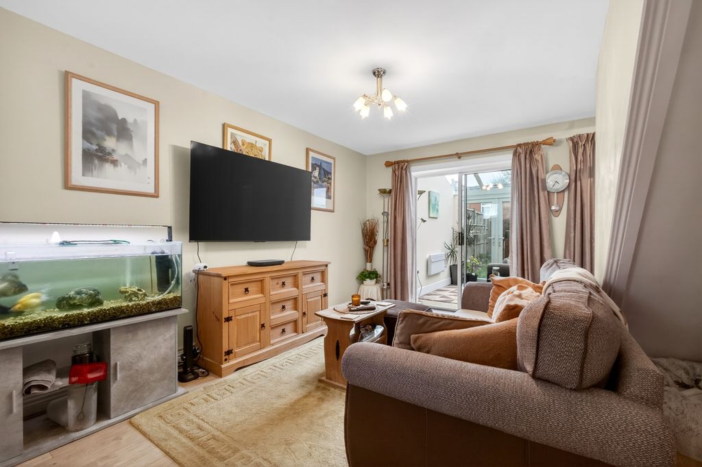 Property photo 2 of 14 Living Room (3)