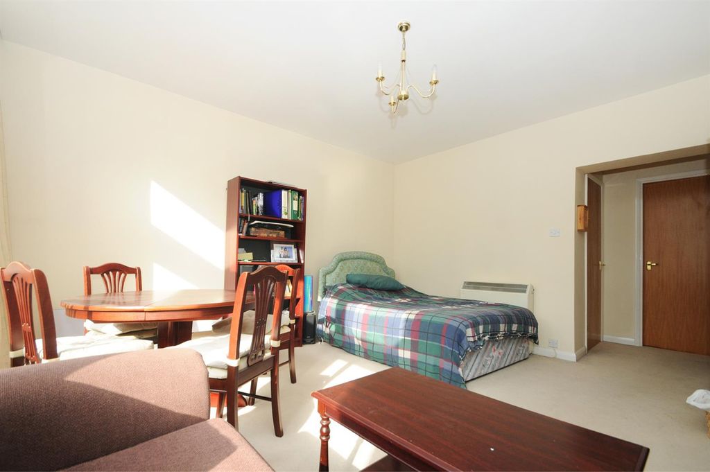 Property photo 2 of 9 Metro Central Heights