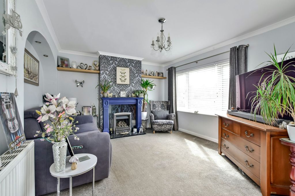 Property photo 2 of 25
