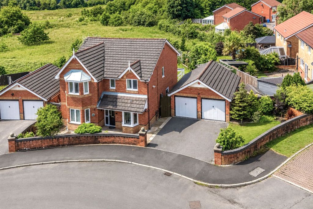 Property photo 1 of 52