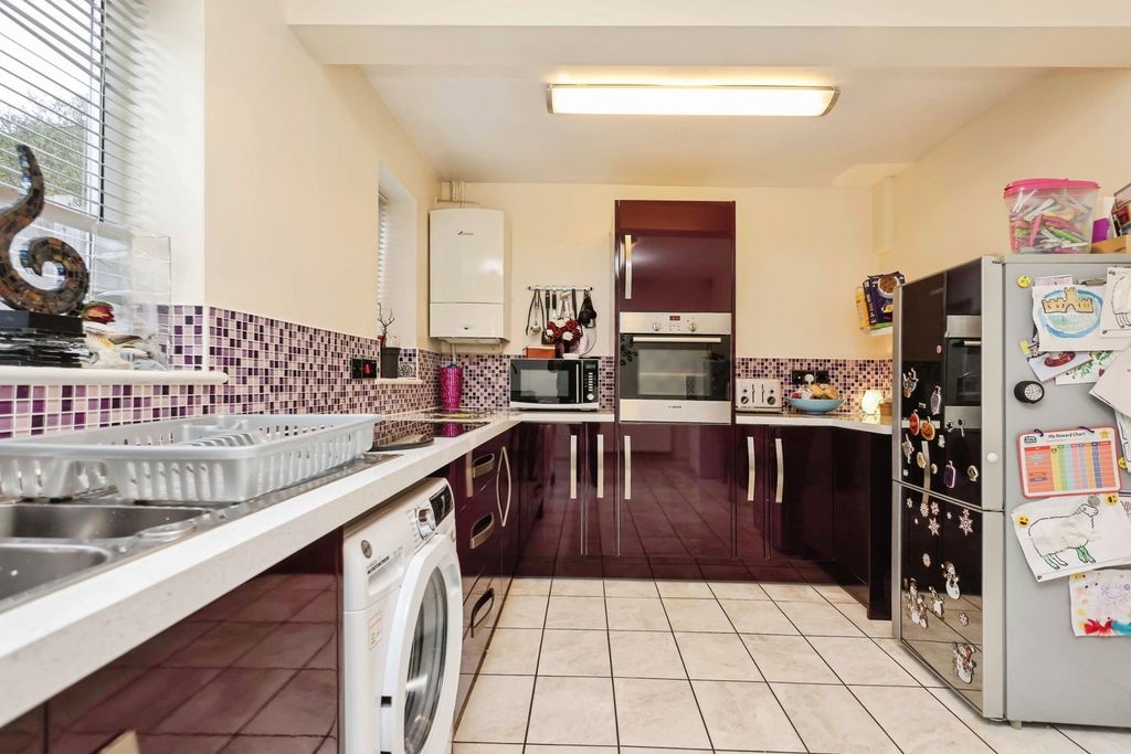 Property photo 3 of 22 Breakfast Kitchen