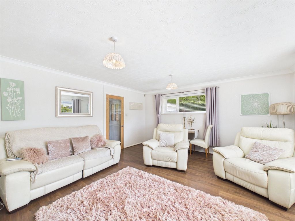 Property photo 2 of 9 Picture No. 28