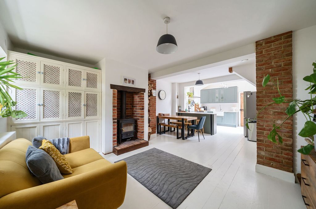 Property photo 2 of 15 1305278-11-684149...