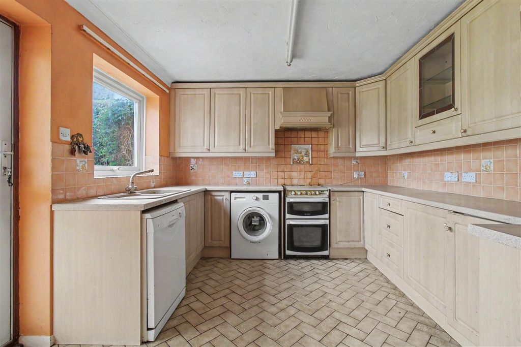 Property photo 2 of 25 Kitchen