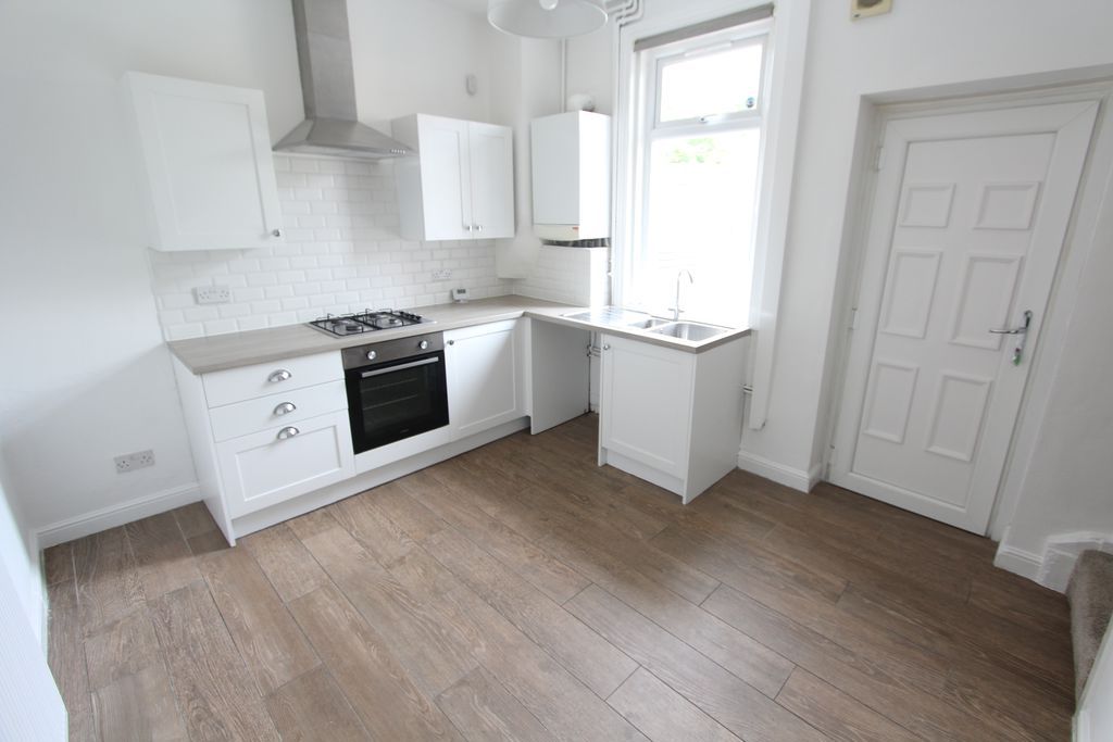 Property photo 3 of 12 Dining Kitchen