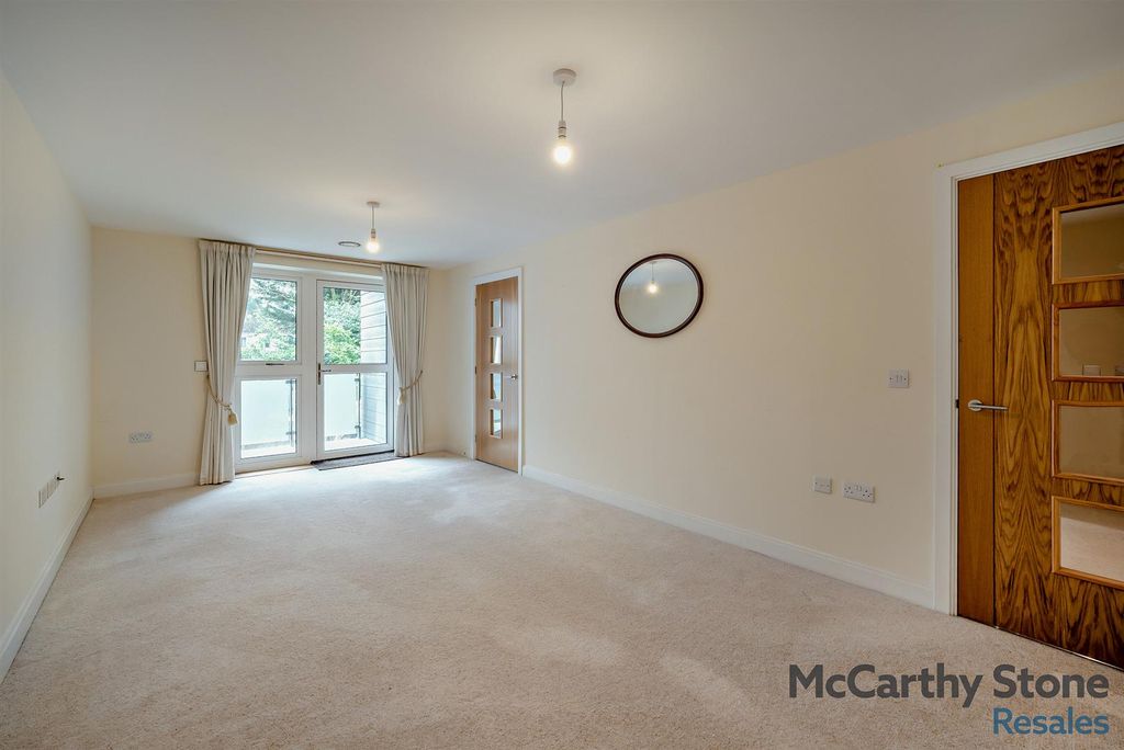 Property photo 3 of 17 Living Room