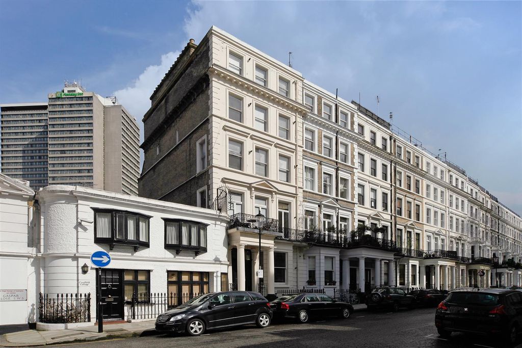 Property photo 1 of 5