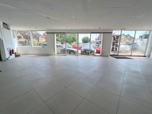 Property photo 2 of 10 Showroom Fron Back To Window ii.Jpg
