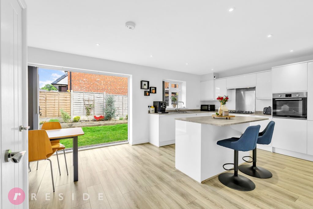 Property photo 3 of 19 Kitchen / Dining Room
