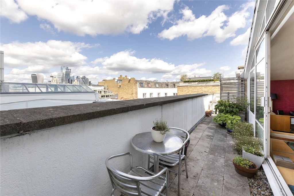 Property photo 2 of 25 Picture No. 13