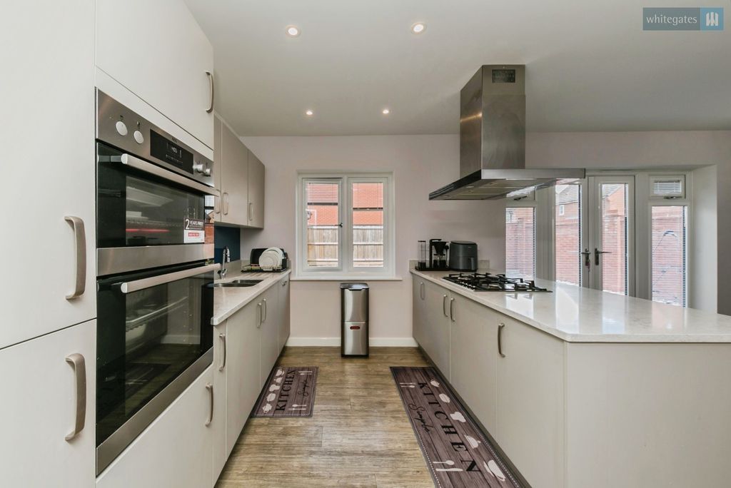 Property photo 3 of 31 Pbox-Img.Jpg