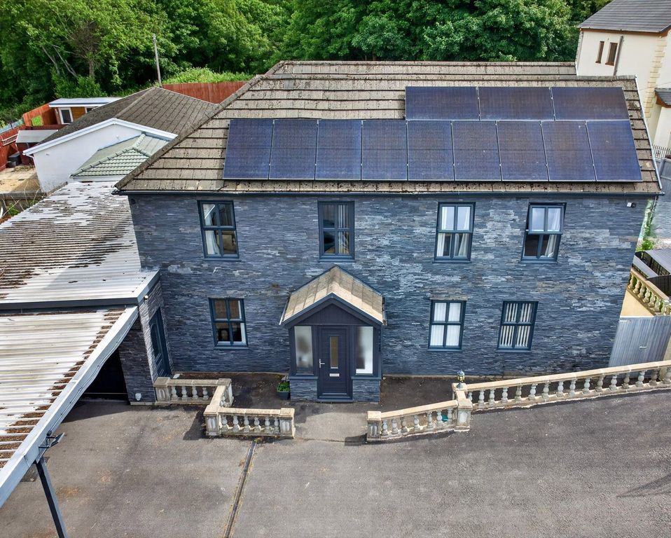 Property photo 2 of 47