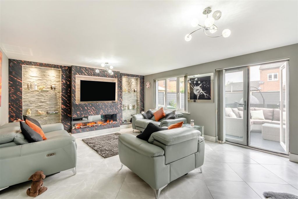 Property photo 2 of 53 8664944-Interior01.Jpg