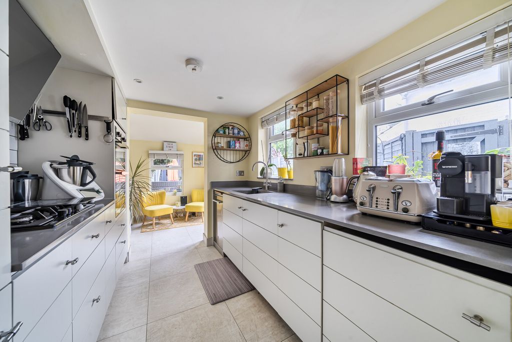 Property photo 3 of 21 1411063-11-698B60...