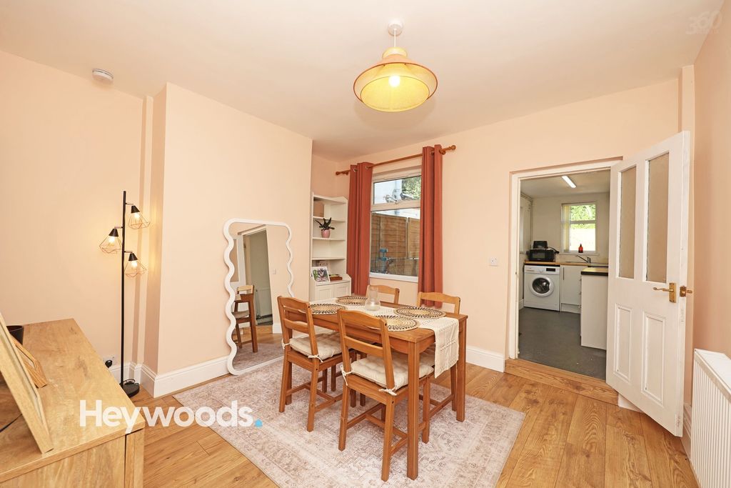 Property photo 3 of 28