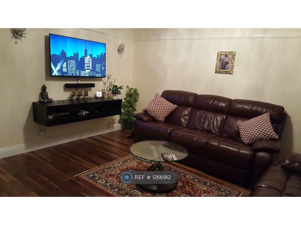 Property photo 2 of 12 Living Room