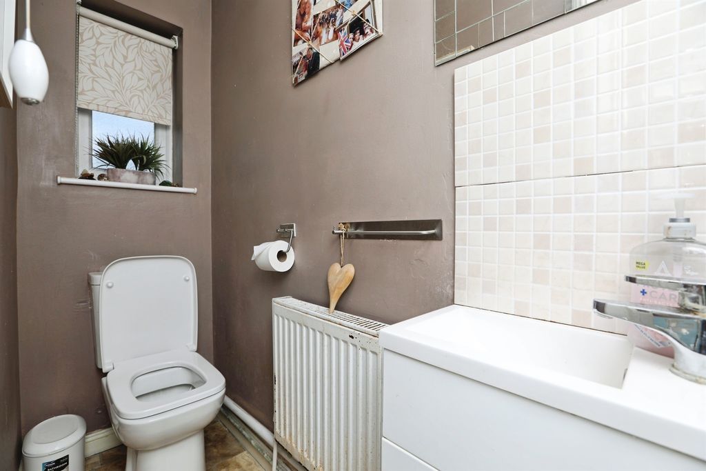 Property photo 2 of 19