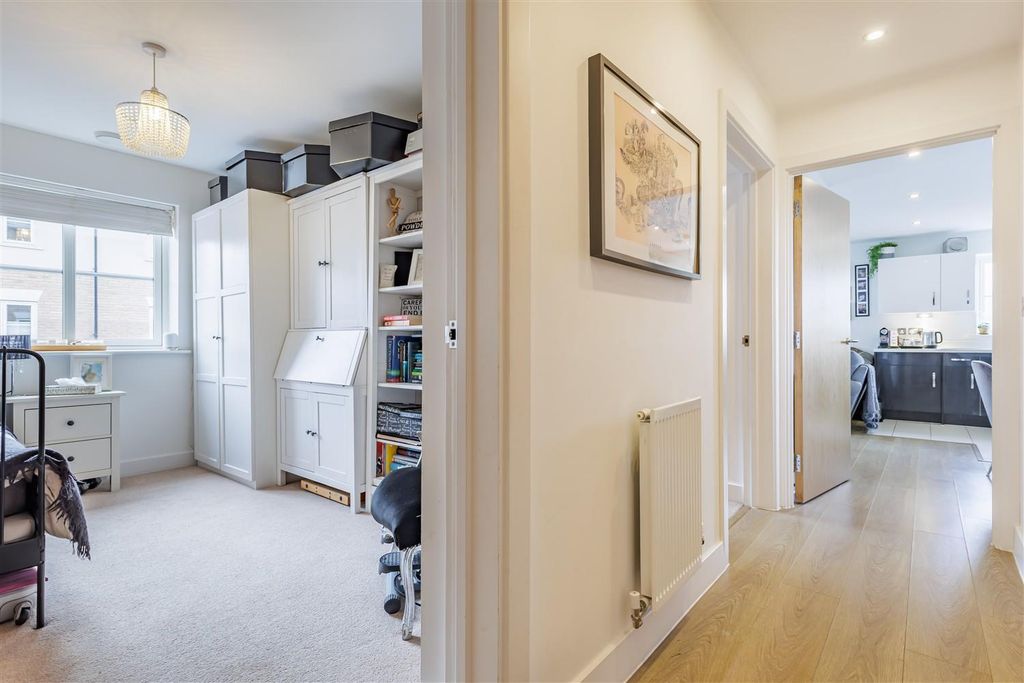 Additional image 7 of 2 bed flat for saleBuckingham Road, Epping CM16