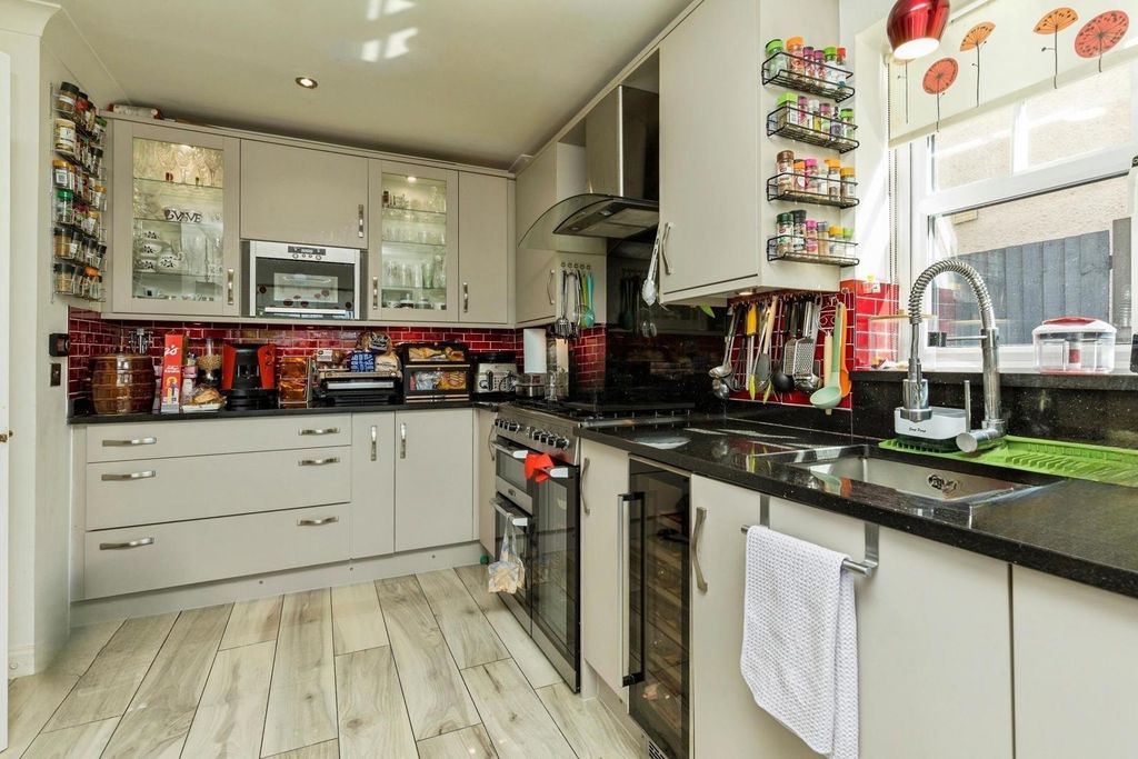 Property photo 3 of 17 Pbox-Img.Jpg