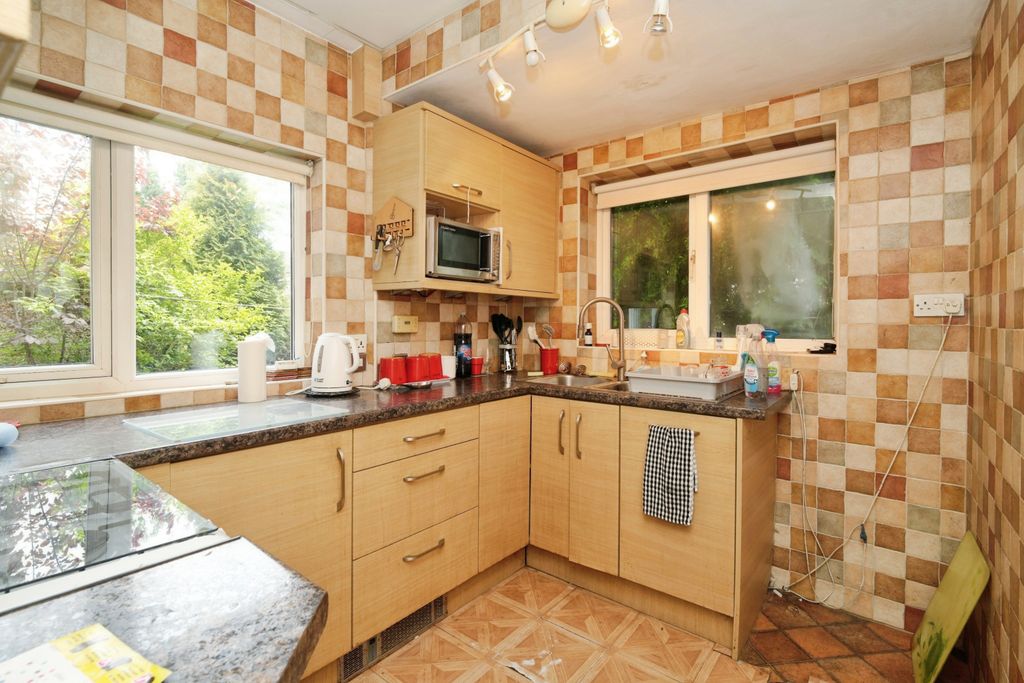 Property photo 3 of 14 Kitchen