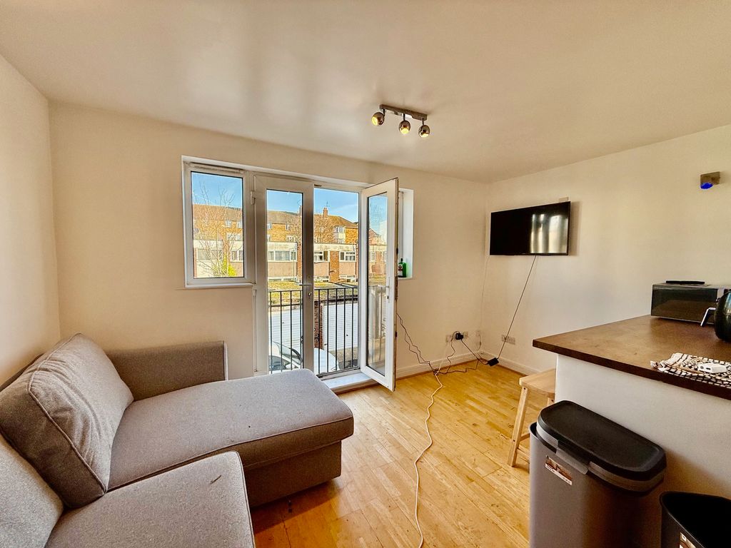 Property photo 2 of 6