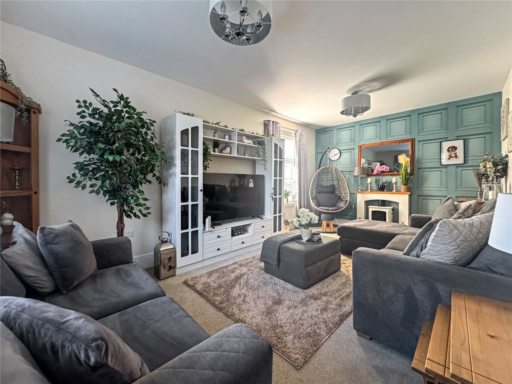 Property photo 2 of 26 Lounge