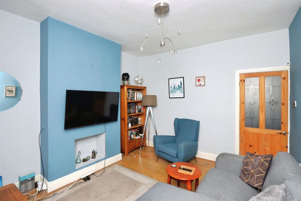 Property photo 2 of 11