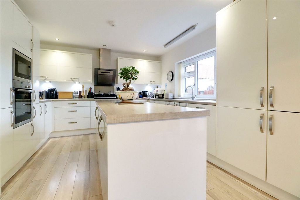 Property photo 3 of 14 Picture No. 06