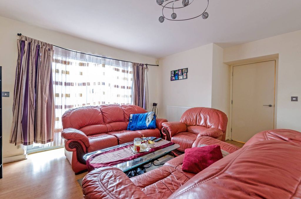 Property photo 2 of 11