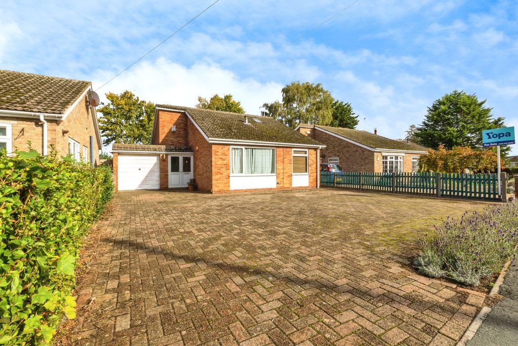 Property photo 1 of 19 2025-10-21-15Swallowavenue031