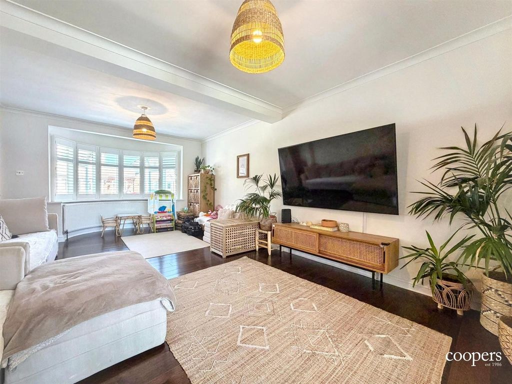 Property photo 1 of 21 Lounge 6.Jpg