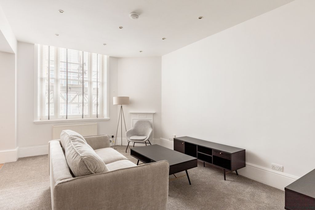 Property photo 3 of 14 3 Talbot House, 98 St Martins Lane, Tavistock Bow