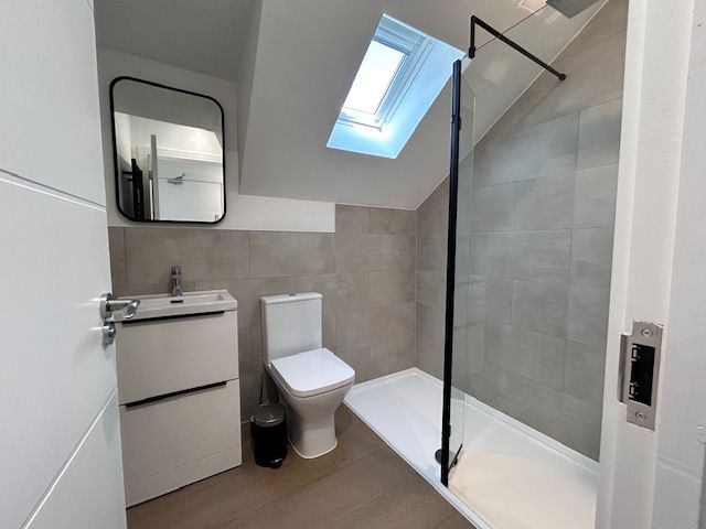 Property photo 2 of 5 En-Suite Bathroom