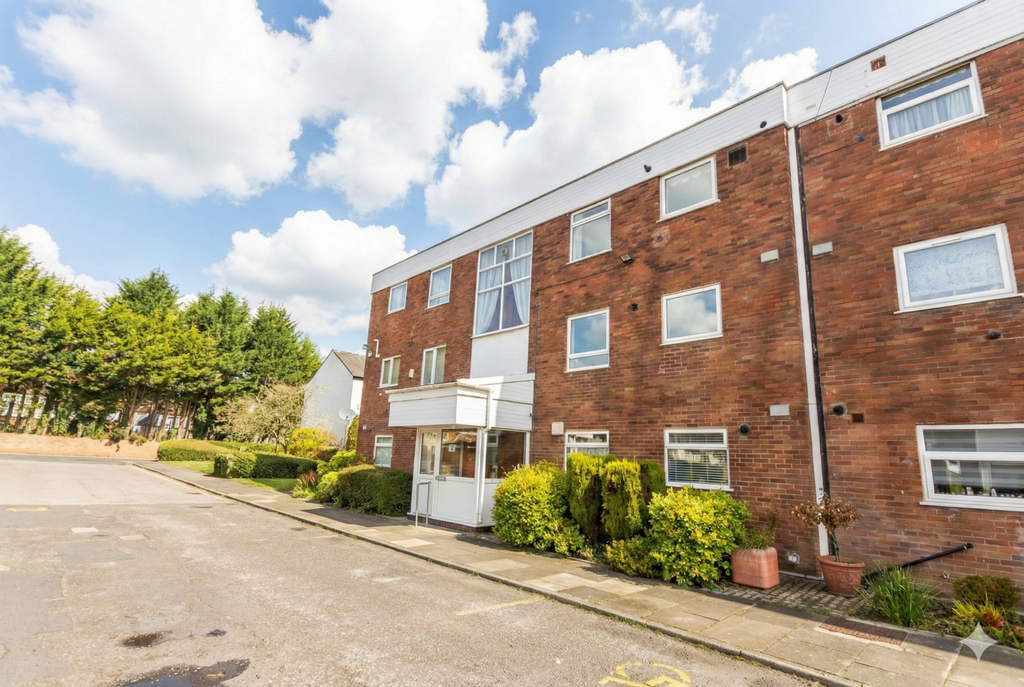 Property photo 1 of 13 Links View Court, Whitefield, M45 7Hp