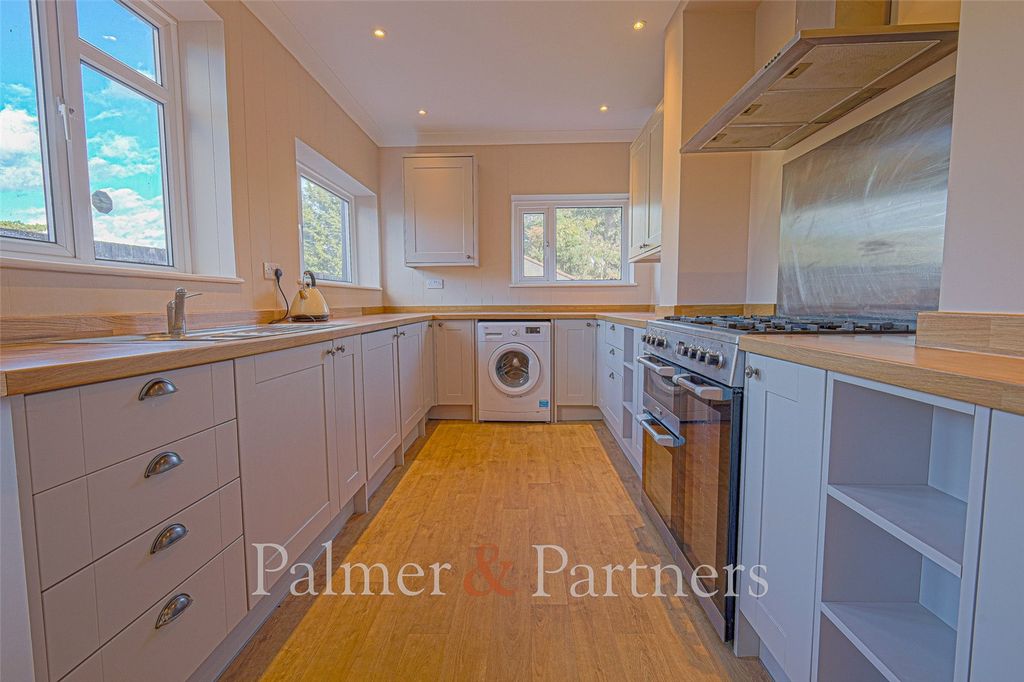 Property photo 3 of 12 Kitchen