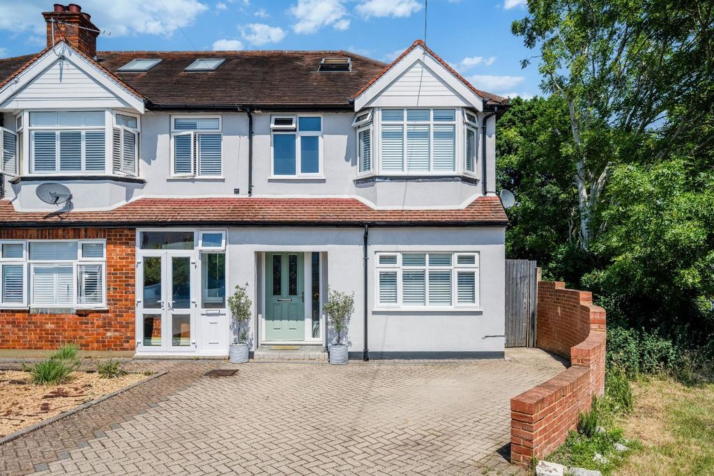 Property photo 1 of 26 Northcroft Road