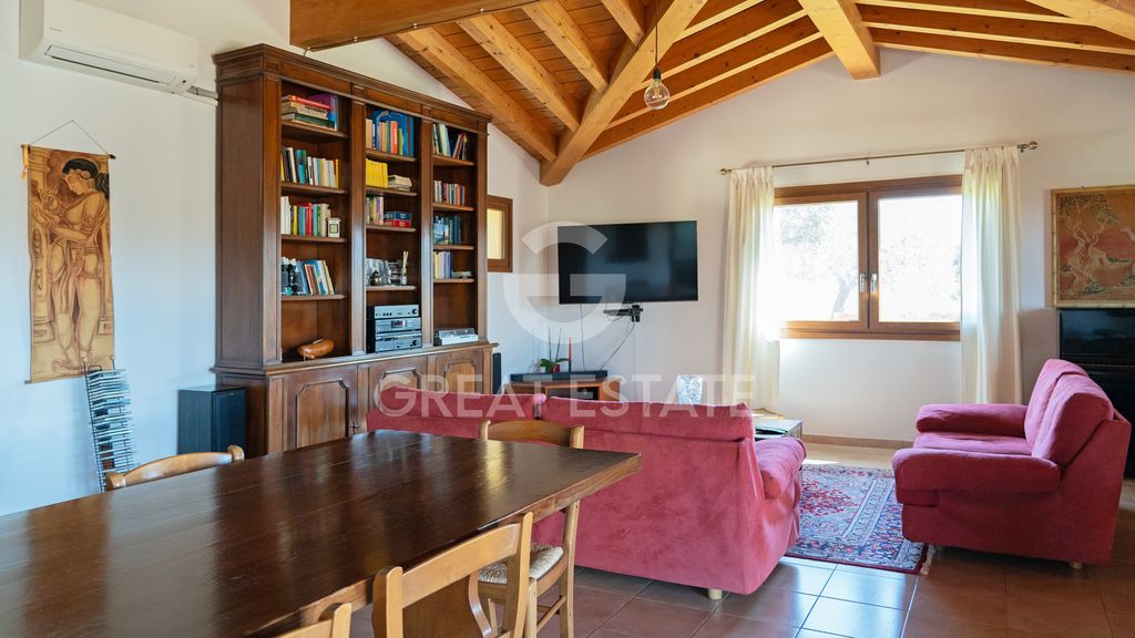 Property photo 2 of 46 Interiors