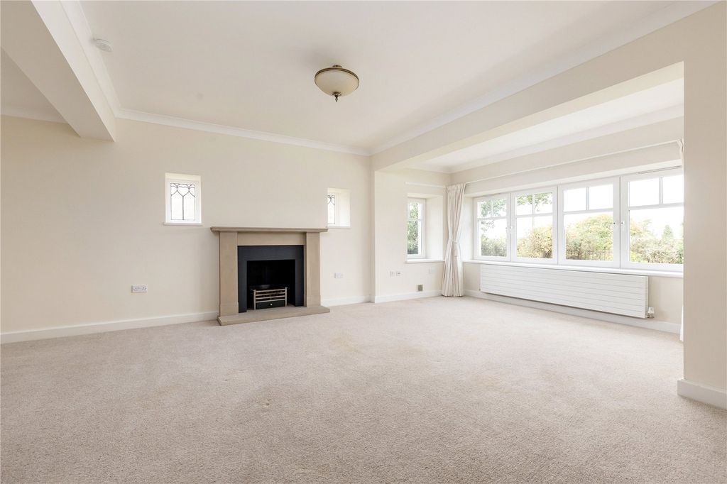 Property photo 3 of 32 Sitting Room
