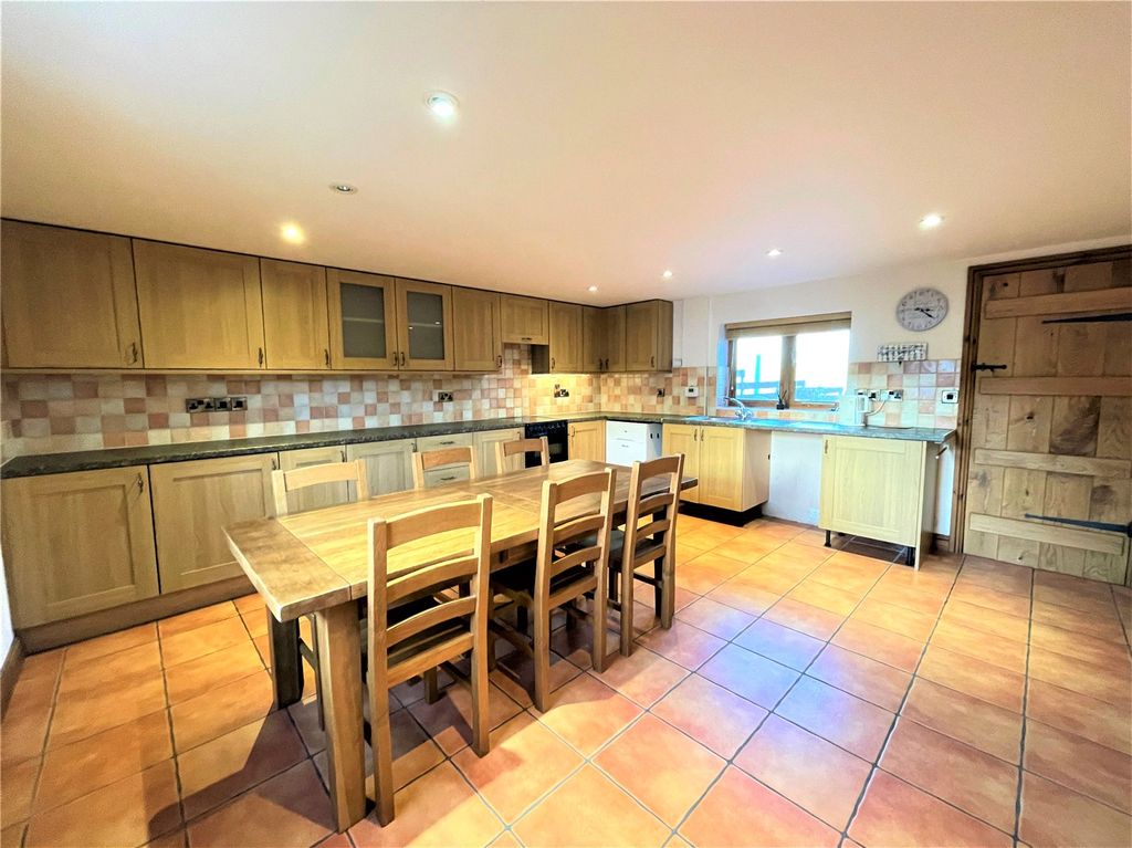 Property photo 3 of 10 Picture No. 29