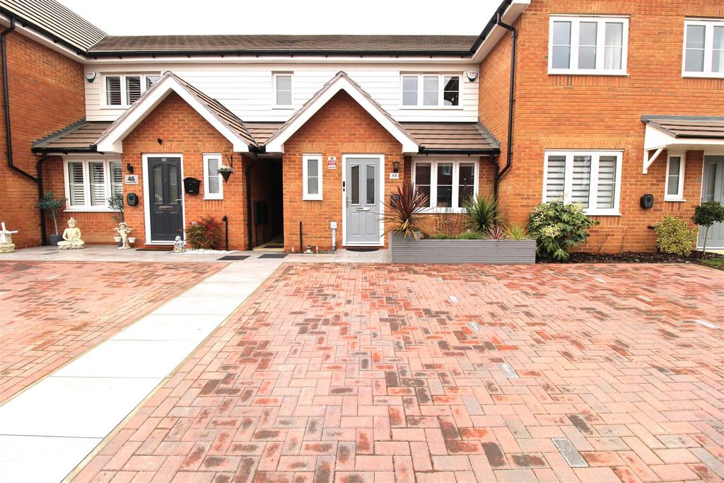 Property photo 1 of 13 Exterior