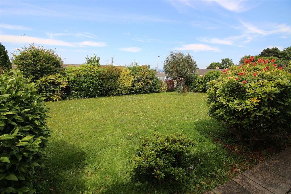 Property photo 3 of 14 Front Garden