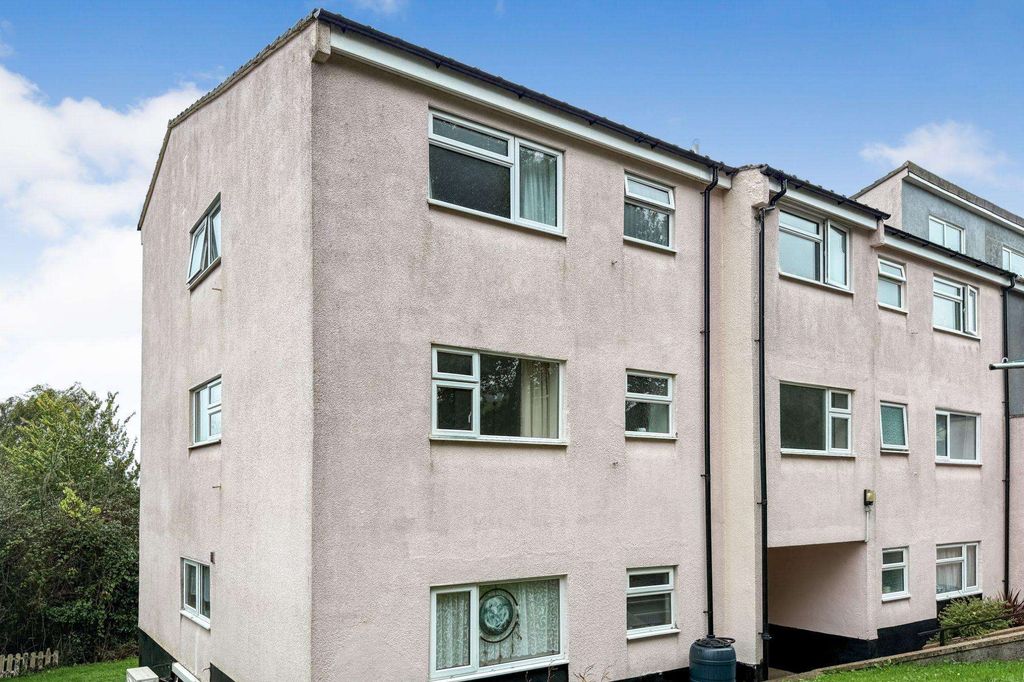 Property photo 2 of 13 17 Bishops Wilfrid, Teignmouth, Devon Tq14 9Bn