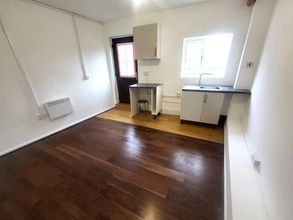 Property photo 3 of 9 Lounge/Kitchen Pic 2
