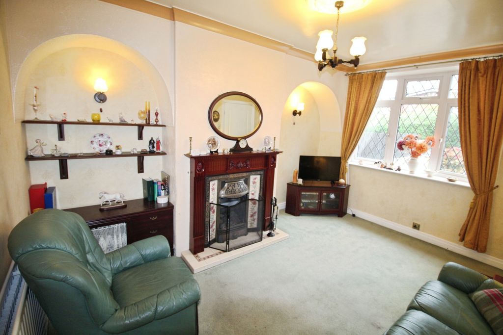 Property photo 2 of 16 Lounge