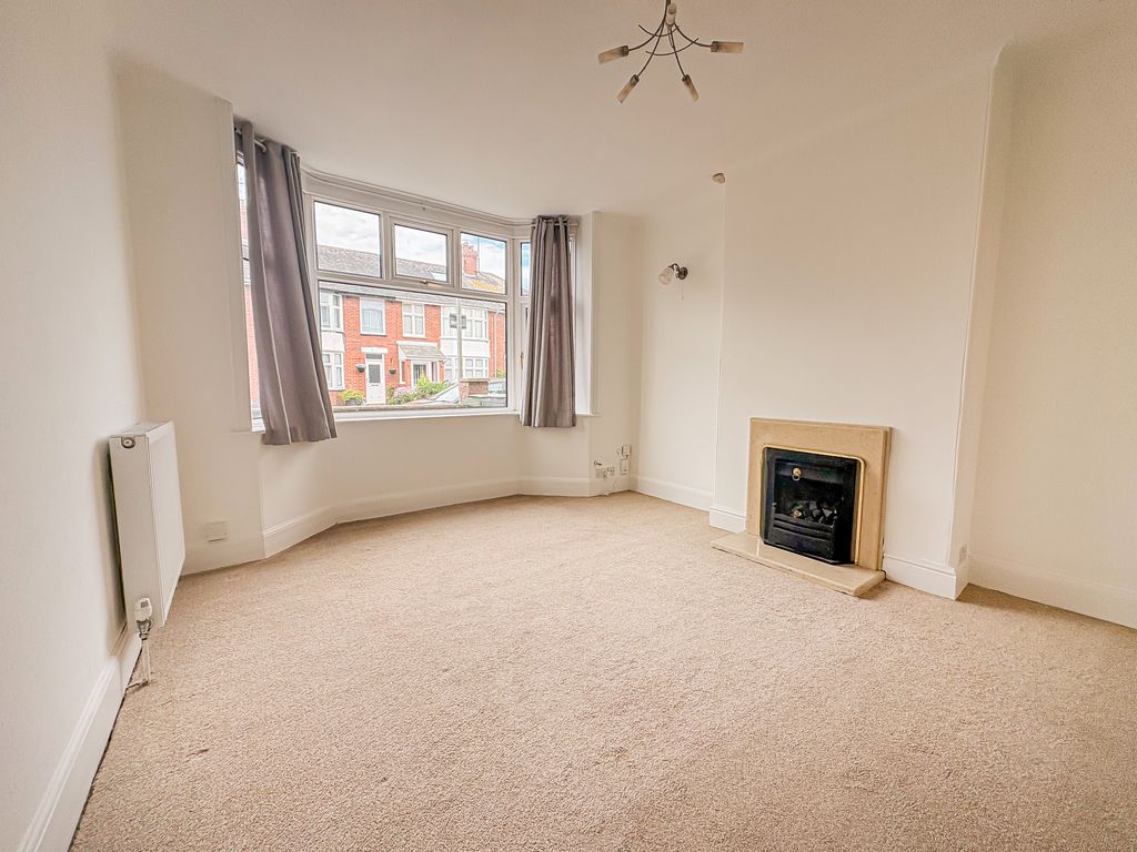 Property photo 2 of 14 Front Room