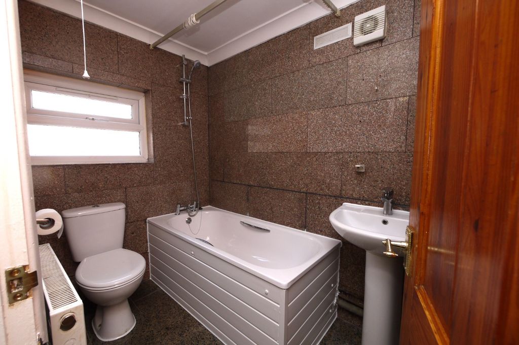 Property photo 2 of 7 4444913