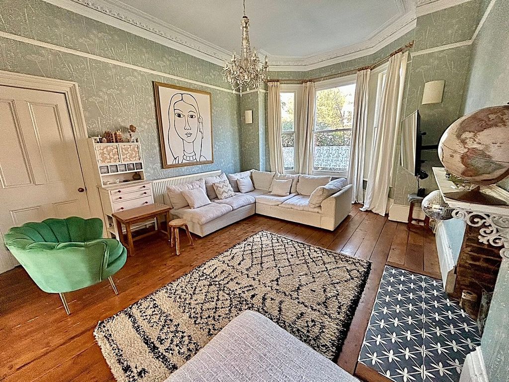 Property photo 2 of 34 Living Room