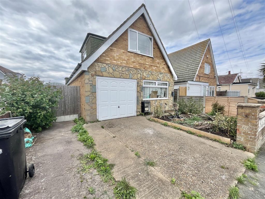 Property photo 1 of 17 Outside - Front